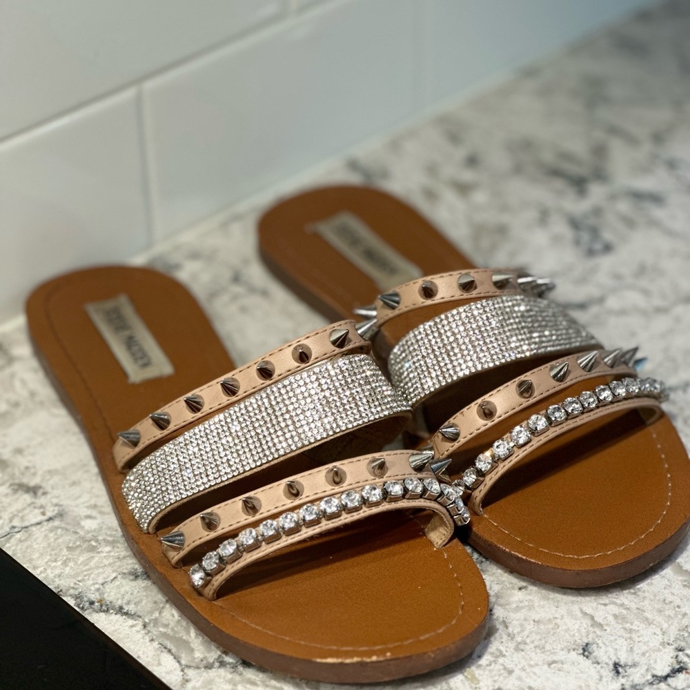 Steve Madden Lindy Natural Multi
Spiked Rhinestone Strappy Edgy Flat
Sandals 8.5